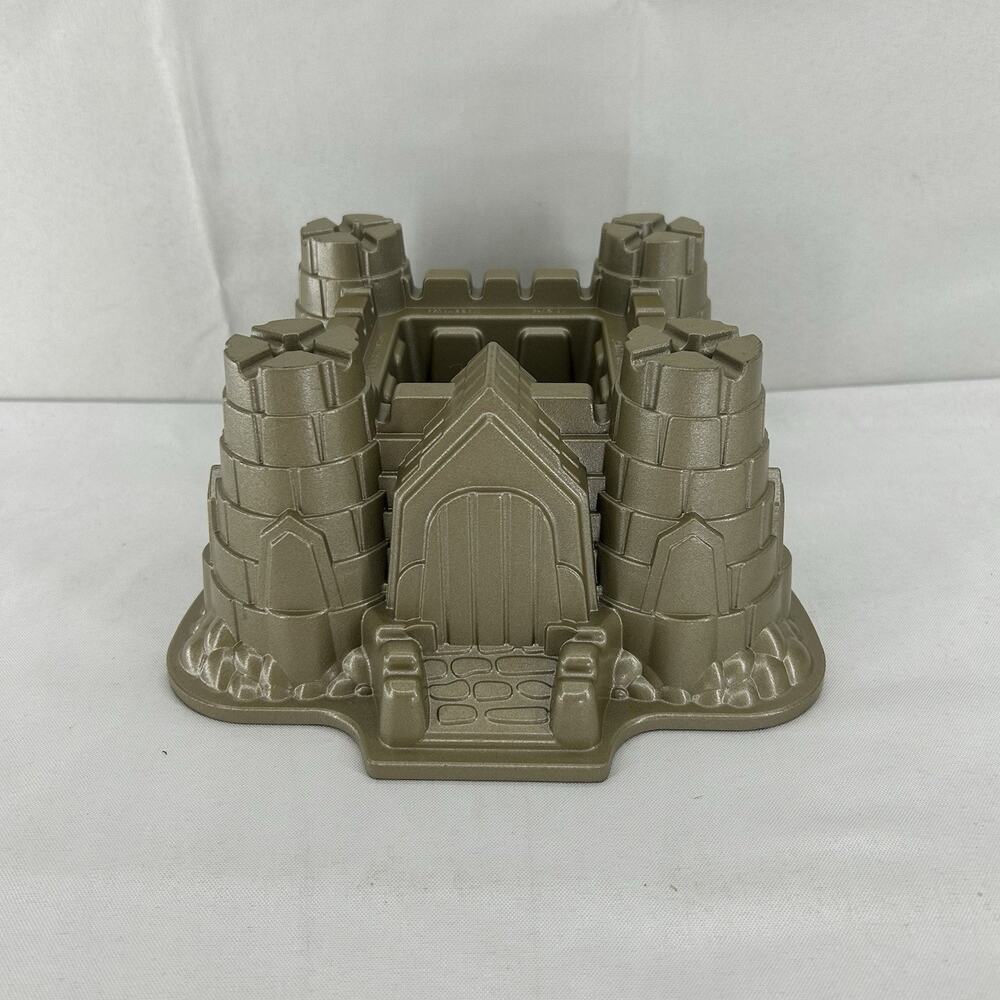 Nordic Ware Castle Bundt Cake Pan 10 Cup Cast Aluminum USA